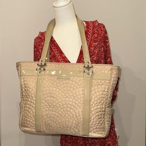 Vera Bradley Khaki purse. Handbag Quilt Med patent leather trim. slots shoulder